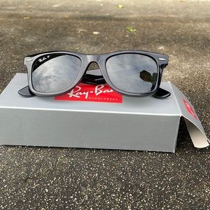 RB 4340 Ray-Ban Wayfarer Ease Polarized Sunglasses